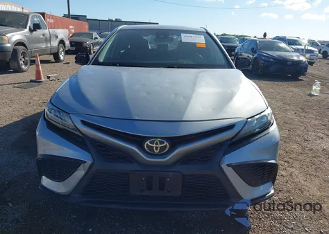 2021 Toyota Camry Se z USA, uszkodzony, nr VIN 4T1G11AK3MU434618